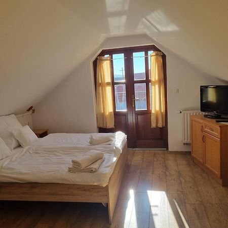 Tardos Kemences Fogado B&B 외부 사진